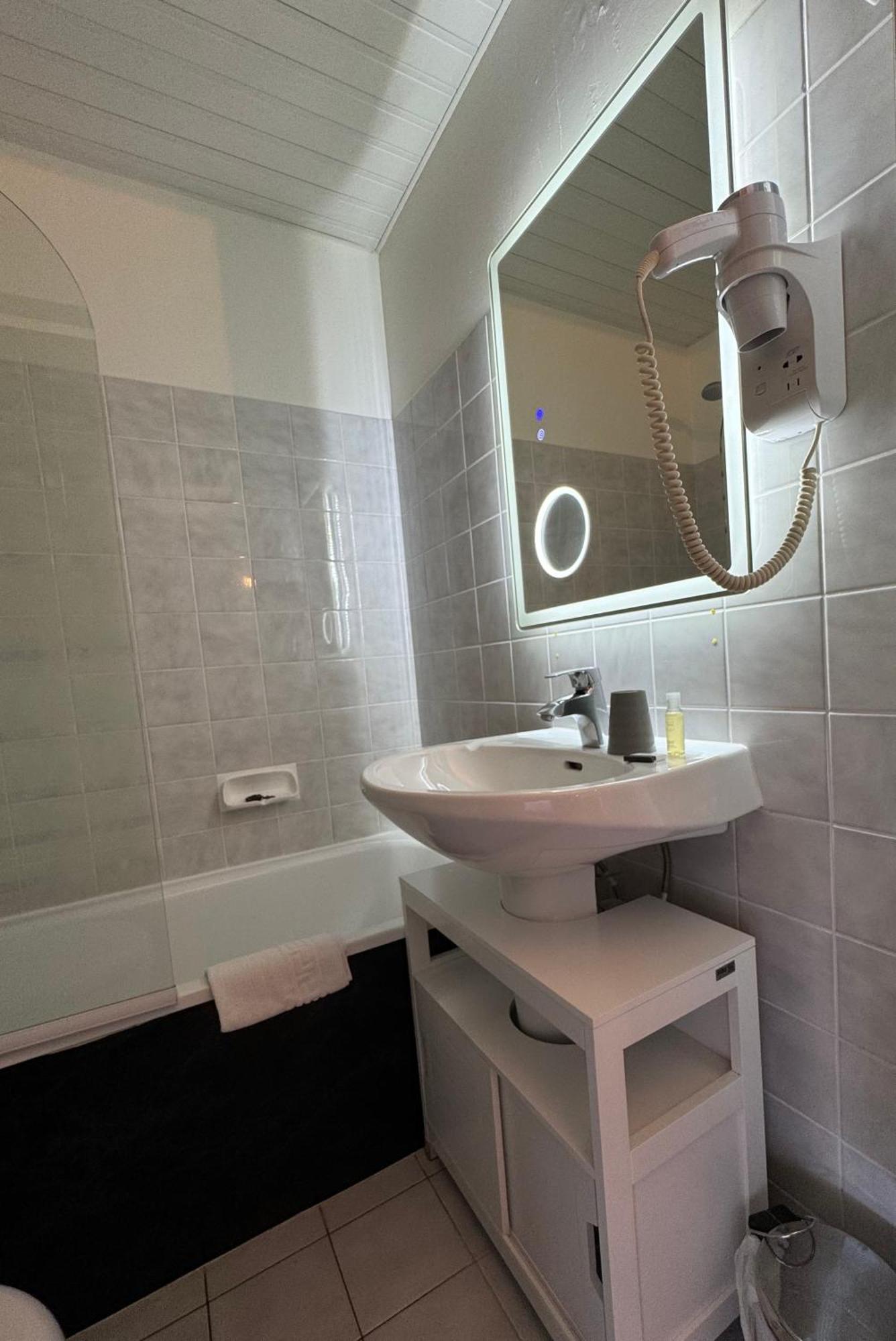 Hotel Capricorne Вандом Экстерьер фото
